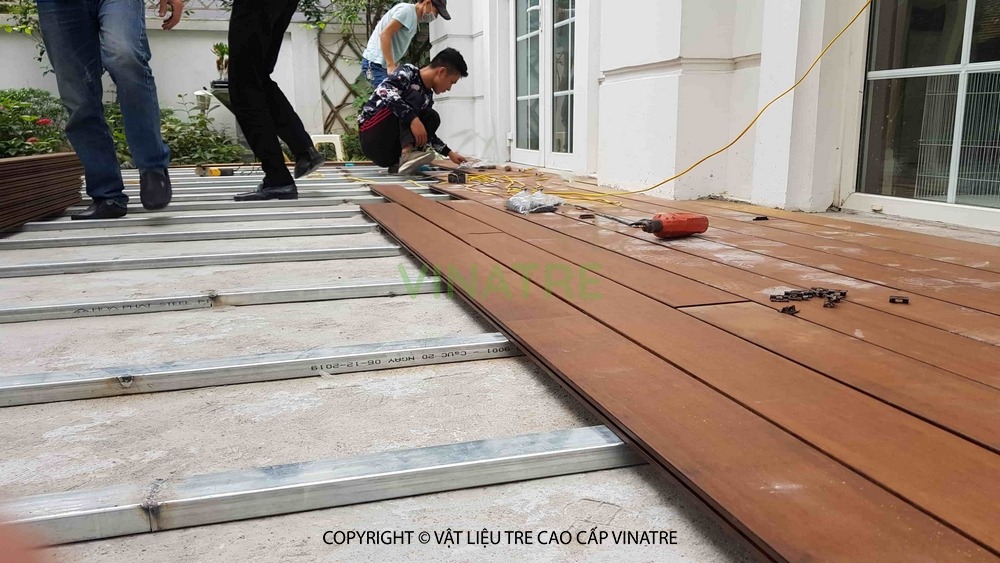 sàn tre ngoài trời